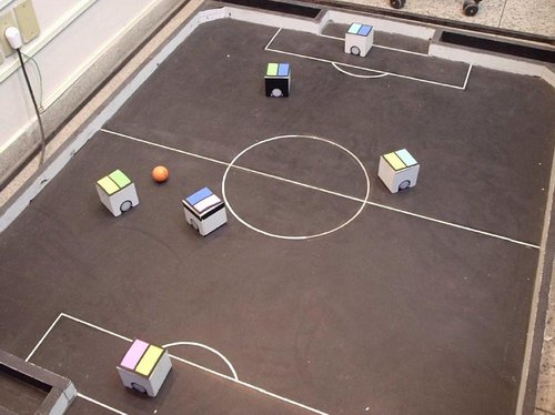 Jogadores da Equipe Jerimum de futebol de robôs – categoria IEEE Very Small