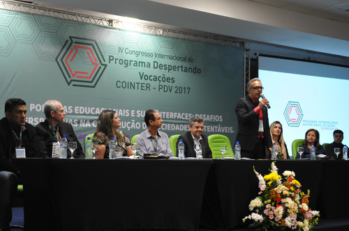 Prof. José Arnóbio dá as boas vindas aos visitantes. Foto: Jônatas Moura