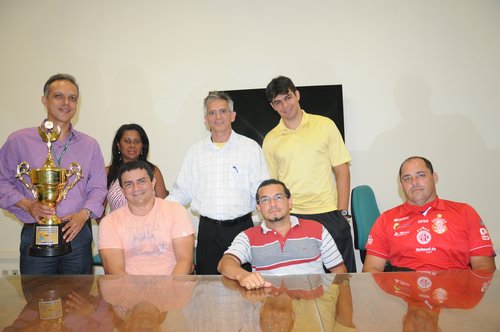 Diretor Arnóbio Araújo reunido com a Diretoria da equipe Os Tigres. Foto: André Salustino