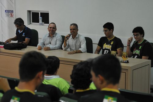 Diretores participaram de cerimônia com atletas e professores de Educação Física do CNAT. Foto: Jônatas Moura.