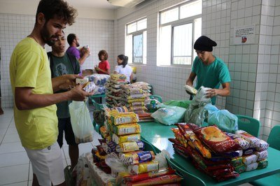 Alunos do Campus SPP arrecadaram alimentos para a Semadec Solidária