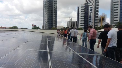 Engenheiros do CREA durante visita a usina fotovoltaica da Reitoria.