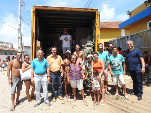 Reitor do IFRN e equipe de Administração e Engenharia acompanharam a mudança das famílias no último sábado. A partir de agora, elas vão morar em condomínio no bairro do Planalto.