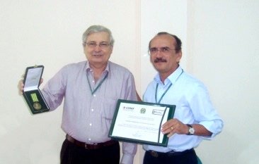 Prof. Francisco das Chagas Mariz recebe Medalha Luiz Inácio Lula da Silva do Reitor Belchior de Oliveira Rocha