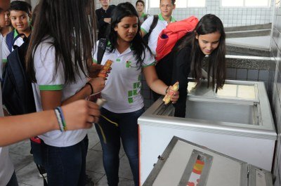 Estudantes do Campus Natal-Central do IFRN na atividade "teste de honestidade". Foto: Brígida Fonseca