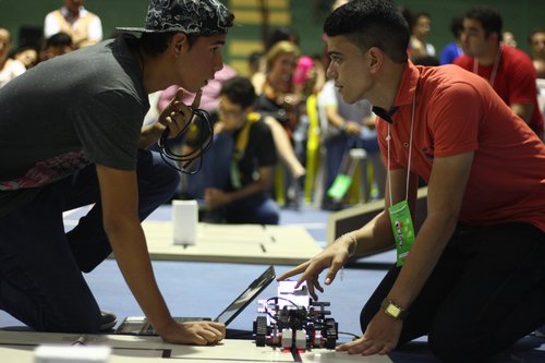 Primeiro lugar foi credenciado a participar da competição Robô Bombeiro, que será realizada em Portugal; foto: Carmem Silva
