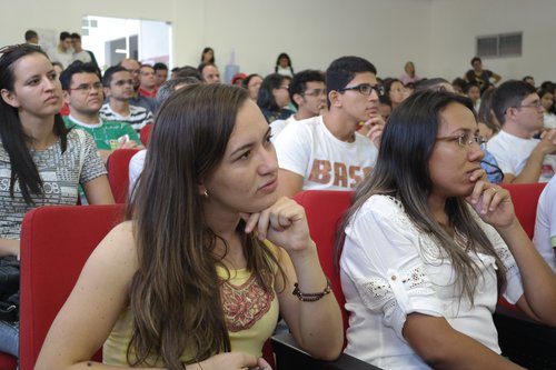 Em Santa Cruz, um auditório lotado ouviu as palavras  do professor António Maurício