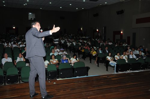 Conferência de abertura foi realizada por Giano Luis Copetti, coordenador nacional do Forproext