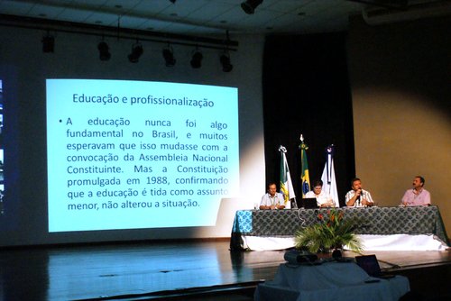 Mesa temática “Trajetória da Educação Profissional no Brasil e no Rio Grande do Norte: cenário, dualidades e compromissos” foi destaque no primeiro dia de evento