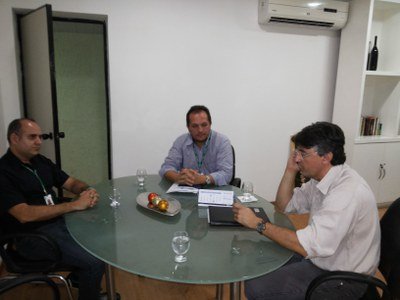 Diretores do IFRN Parnamirim em reunião com Secretário Municipal do município