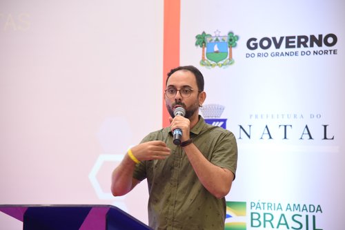 Pedro Baesse durante a palestra "A privacidade morreu?" ministrada durante a Campus Party - Natal