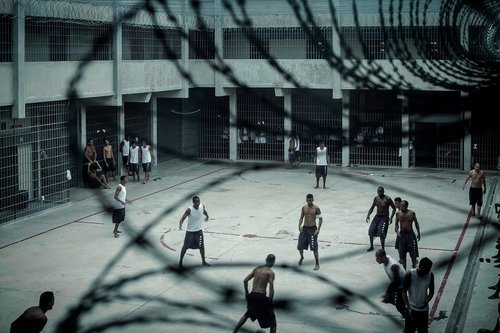 documentário nacional da Agência Pública “Quanto mais presos, maior o lucro”