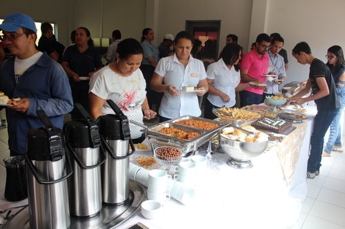 Café da manhã realizado para comemorar os aniversariantes do mês e dia internacional do homem.
