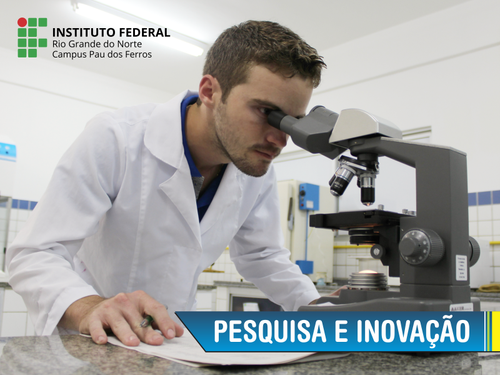 Paulo Júnior Morais, aluno e pesquisador, em um dos laboratórios do Campus Pau dos Ferros