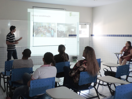 Coordenador do Projeto, Bruno Martins, durante apresentação do Projeto Coletares. Foto: Ryan Sousa, aluno e bolsista da Comunicação Social e Eventos
