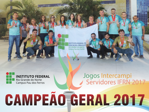 Campus foi campeão geral também em 2013. Parte da delegação de servidores atletas posa para foto ao lado dos Diretores do Campus Pau dos Ferros