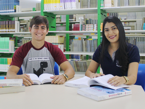 Processo seletivo acontece através do Sistema de Seleção Unificada (SiSU), utilizando a nota do ENEM. Felipe Gabriel e Suzyanne Brito, estudantes da graduação.