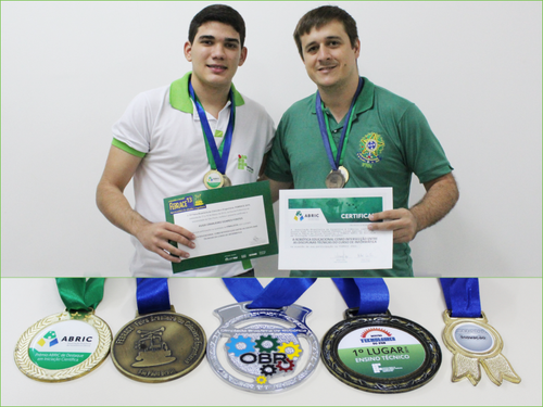 Integrantes do projeto comemoram certificações e medalhas conquistadas