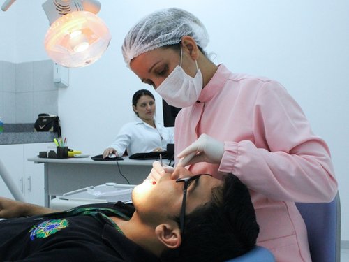 Servidor recebe avaliação odontológica e orientações quanto aos cuidados necessários à saúde bucal