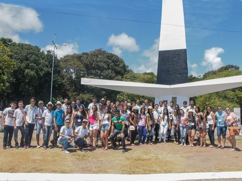 Grupo posa para foto no Farol do Cabo, em João Pessoa (PB). Foto: cedida.