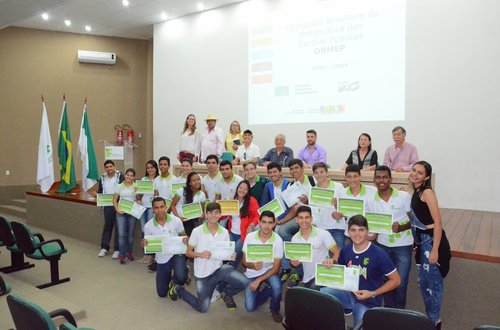 Estudantes que participaram da edição de 2016 receberam certificados