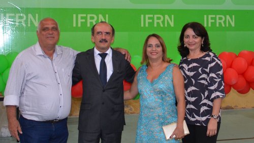 Diretores em SPP, Ednaldo e Ana Márcia posaram junto a Belchior Oliveira, Reitor do IFRN, e Auxiliadora Lira, Che fe de Gabinete da Reitoria