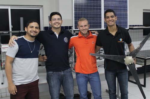 Da esquerda para direita: os ex-alunos Wagner Oliveira,Hugo Azevedo, Emanoel Melo e Pedro Carvalho.