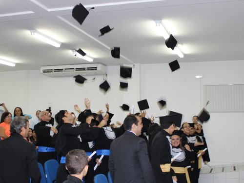 Formandos comemoram conclusão do curso técnico subsequente no Auditório do IFRN Câmpus Caicó