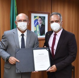 #10170 Reitor José Arnóbio é empossado oficialmente pelo Ministro da Educação