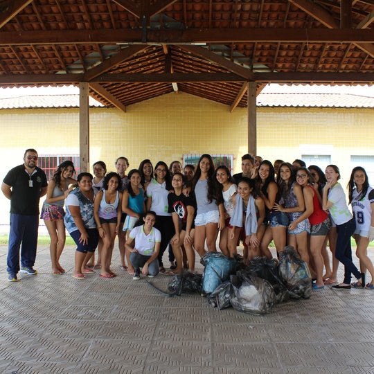 #10599 Alunos de Vestuário fazem mutirão de limpeza