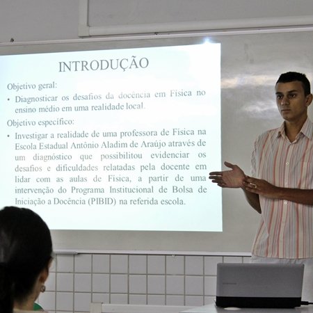 #10603 Alunos da primeira turma do curso de Licenciatura em Física do Câmpus Caicó defendem suas monografias