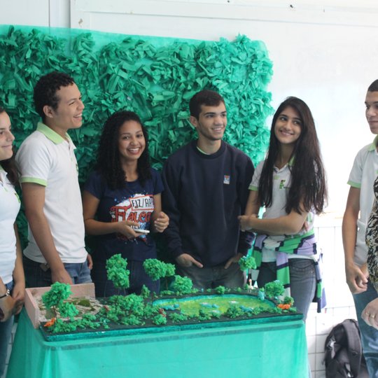 #10773 Alunos fazem aula expositiva sobre os biomas brasileiros