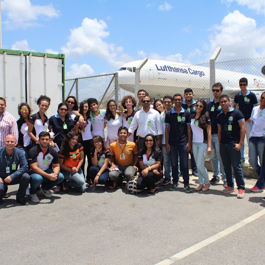 #10835 Alunos acompanham operação em avião cargueiro alemão