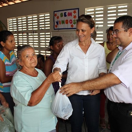 #10856 IFRN-SGA faz doação de peixes a comunidade carente