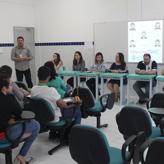 #11005 Fórum avalia área do ensino com estudantes