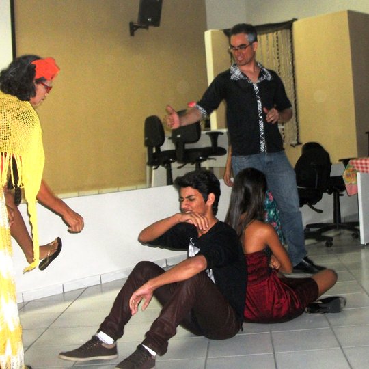 #11461 Grupo ColMEA encena “Romeu e Julieta ‘Moderno’?” na EAJ-UFRN