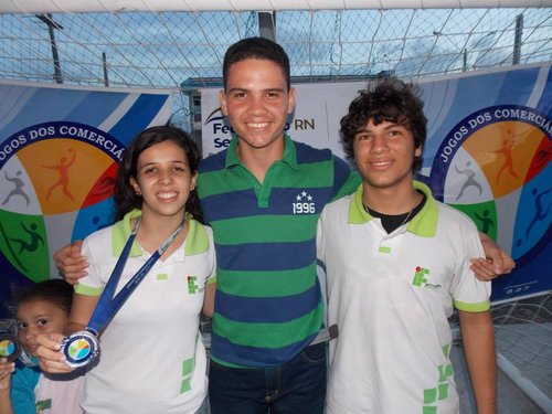 Dayane de Melo juntamente com Lucas Diego (instrutor) e Felipe Nascimento (aluno) - foto: Lukremarte Melo