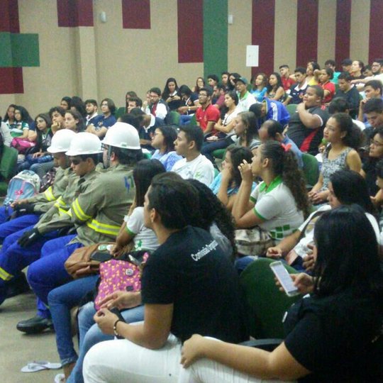 #11623 Alunos do curso de Edificações participam do Clube do Instalador