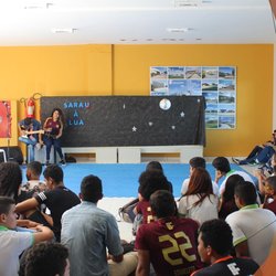 #11909 Equipe de Língua Portuguesa do campus promove o "Sarau à Lua"