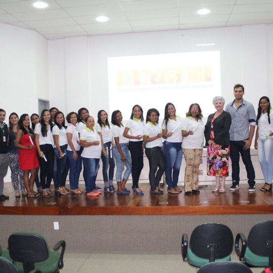 #12030 Mulheres Mil certifica turma de vendedoras