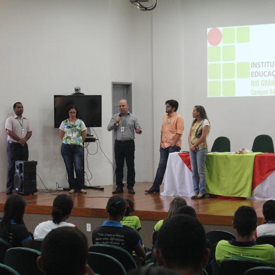 #12222 Evento faz consulta à comunidade acerca do interesse por cursos EJA