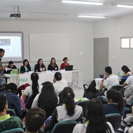 #12307 Alunos participam de debate representando candidatos ao governo do Estado
