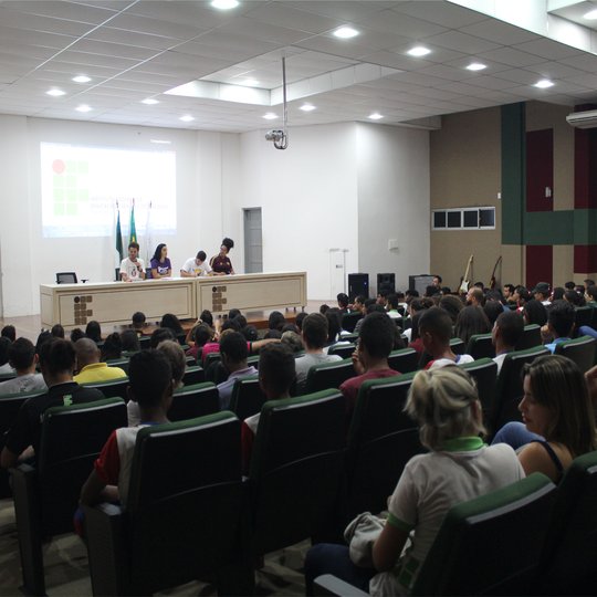 #12485 Grupo de Estudos e Pesquisas em Educação e Linguagens (GEPEL) promove Mesa Redonda no auditório do campus
