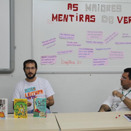 #12805 Alunos recebem, no campus, escritor potiguar no "Bate-papo com o autor"