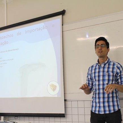 #13142 Alunos têm aula sobre comércio exterior
