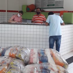 #13299 Campus São Gonçalo realiza distribuição de kits alimentares para famílias de alunos em vulnerabilidade social