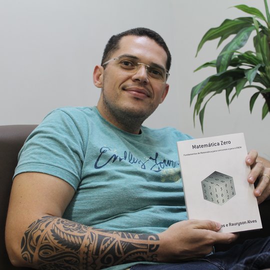 #13410 Professor do IFRN-SGA lança livro sobre matemática básica