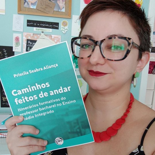 #13686 Professora do Campus publica livro sobre itinerário formativo de docentes