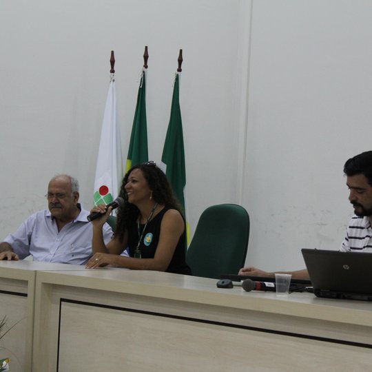 #14017 Mesa-redonda discute mídia e política