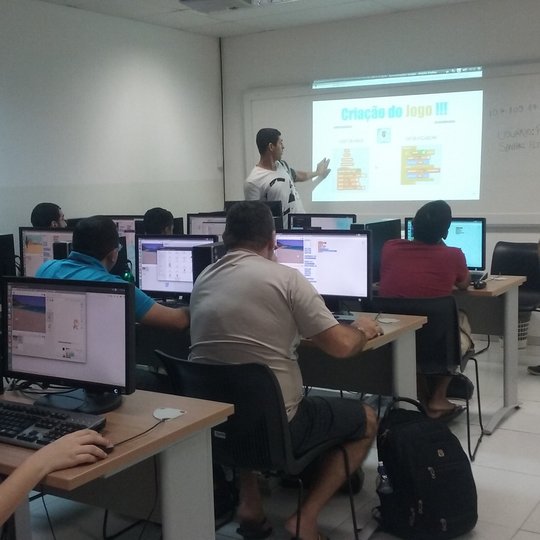 #14095 Alunos ministram minicurso em evento de Software Livre